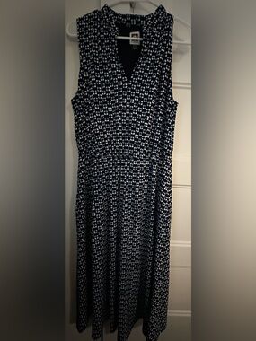 Anne Klein Navy and White Sleeveless V-Neck Midi Dress with pockets